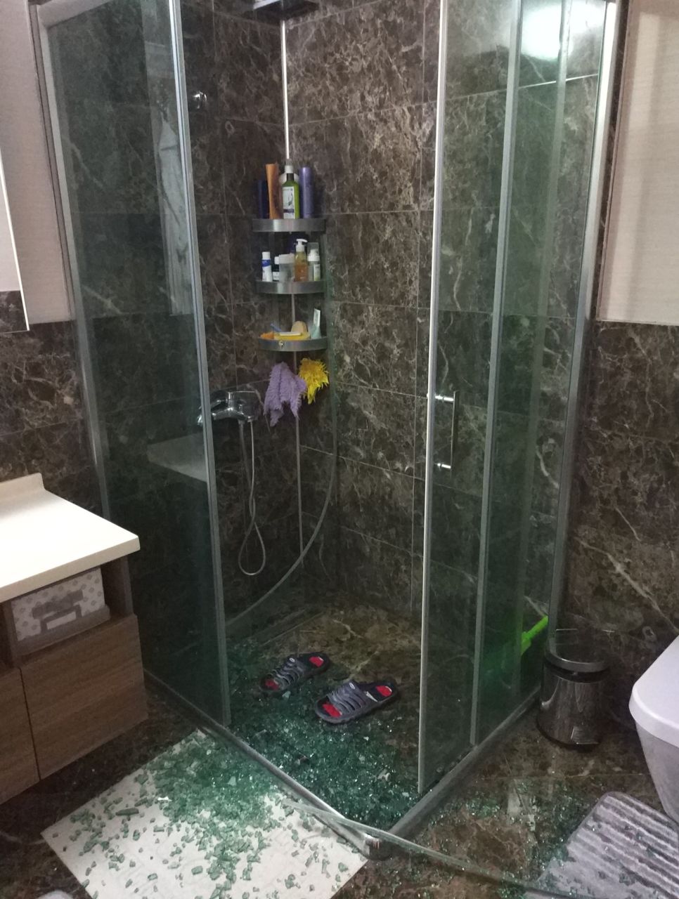 Duşakabin camının tehlikeleri